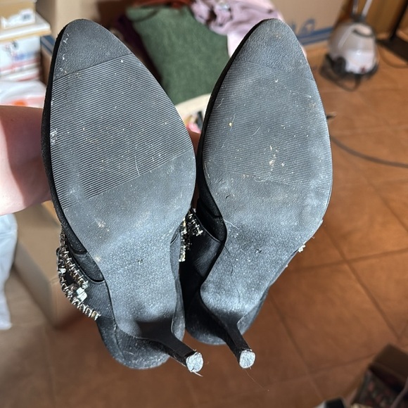 Avon Mark. Black Suede Jewel Encrusted High Heels Size 9 - Picture 11 of 12